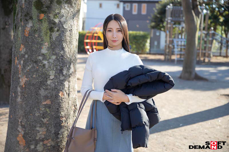 素人人妻がAV初出演！今が一番キレイな私だって事主人に伝えたいんです 馬場紗奈
