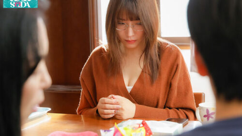 まじめ地味巨乳叔母さんの甘い罠。受験生の甥をエロ自撮りで釣り上げ、毎日何度も中出しされても快楽に溺れるヘンタイ熟女。 橘内ひなた