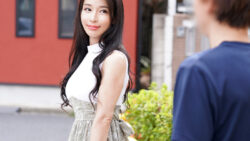 バイト先で働く美しい人妻を家に連れ込み中出しセックス 東雲つばき