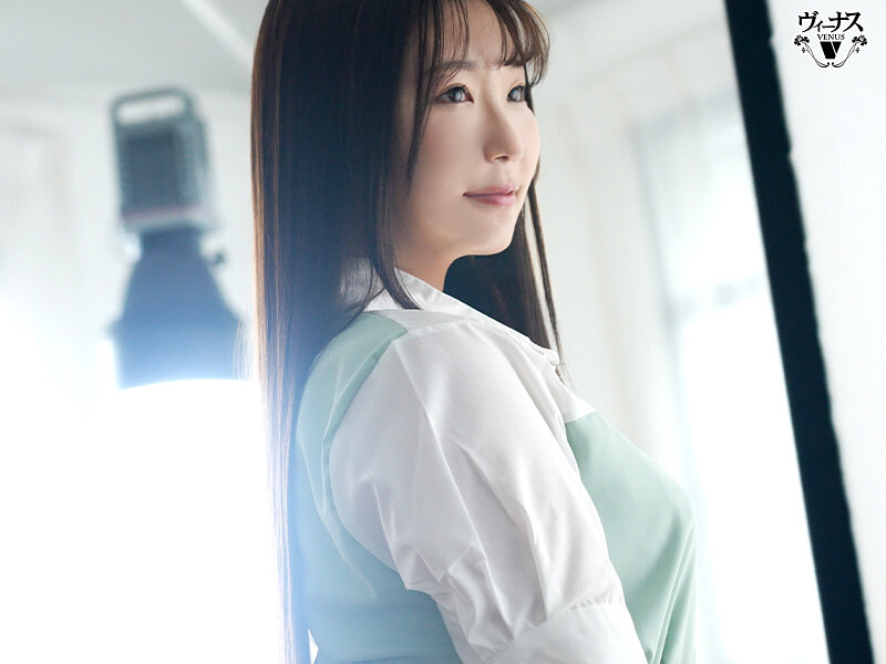 青春を音楽に捧げた遅咲きの清楚美人妻は今が全盛期 快楽に貪欲にイキ乱れ狂い咲く 槻本あすか